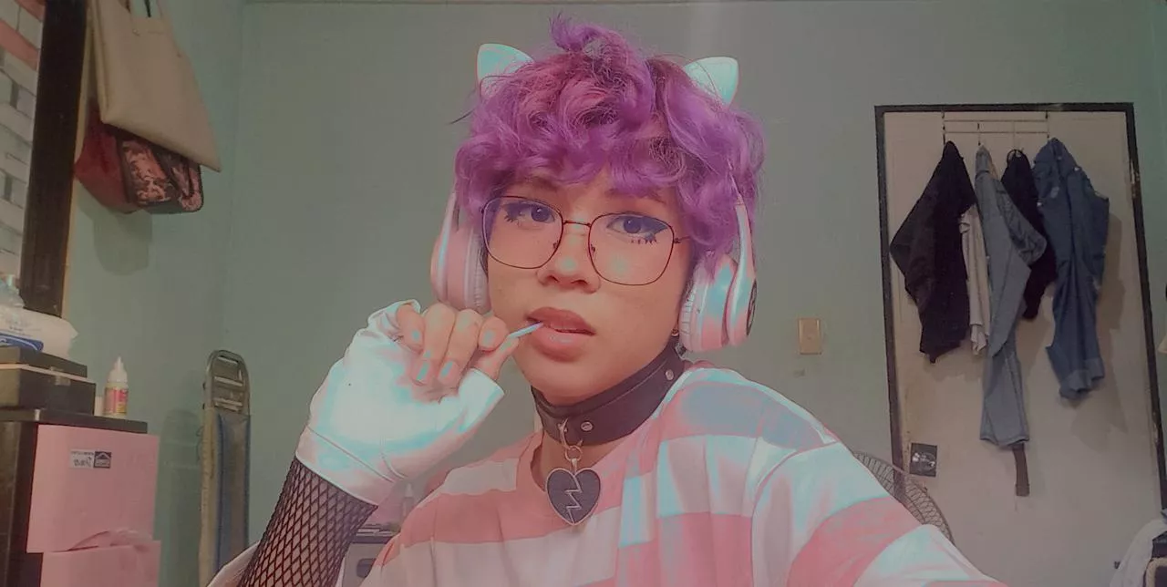 i like licking lollipops ;)