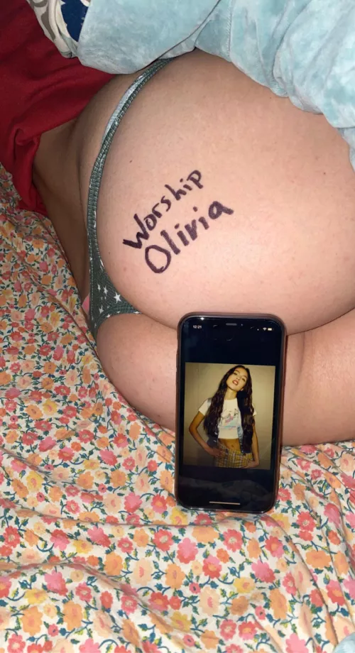 I like to cuck myself for hot celebs like Olivia she is soo sexy