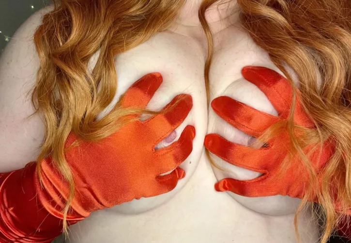 I see a teacher’s nipple peaking out 😘🎄🔥 [Mrs]