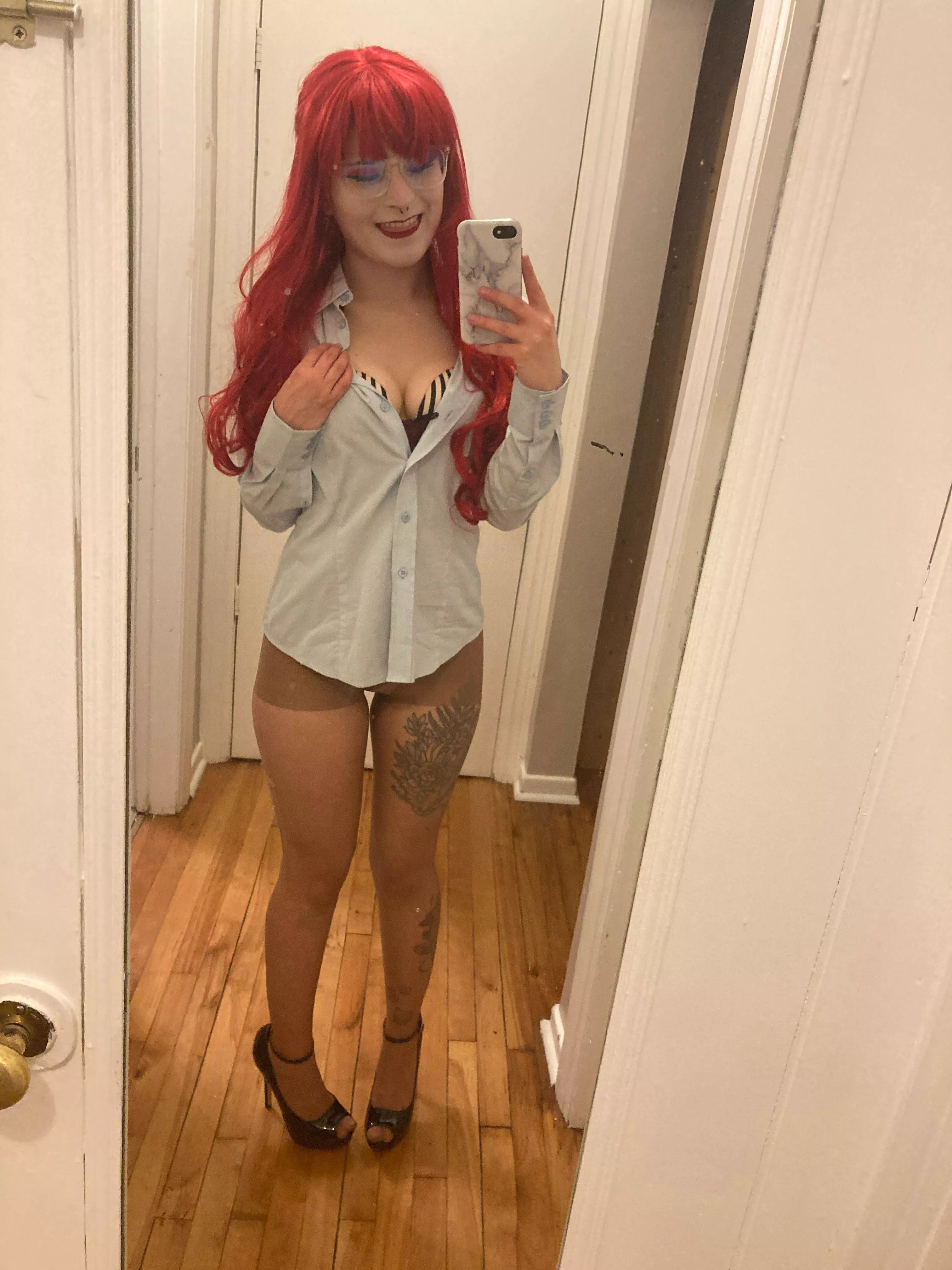 I think that heels, red hair, and glasses suit me!