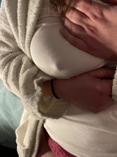 I want a cute girl to kiss me all over