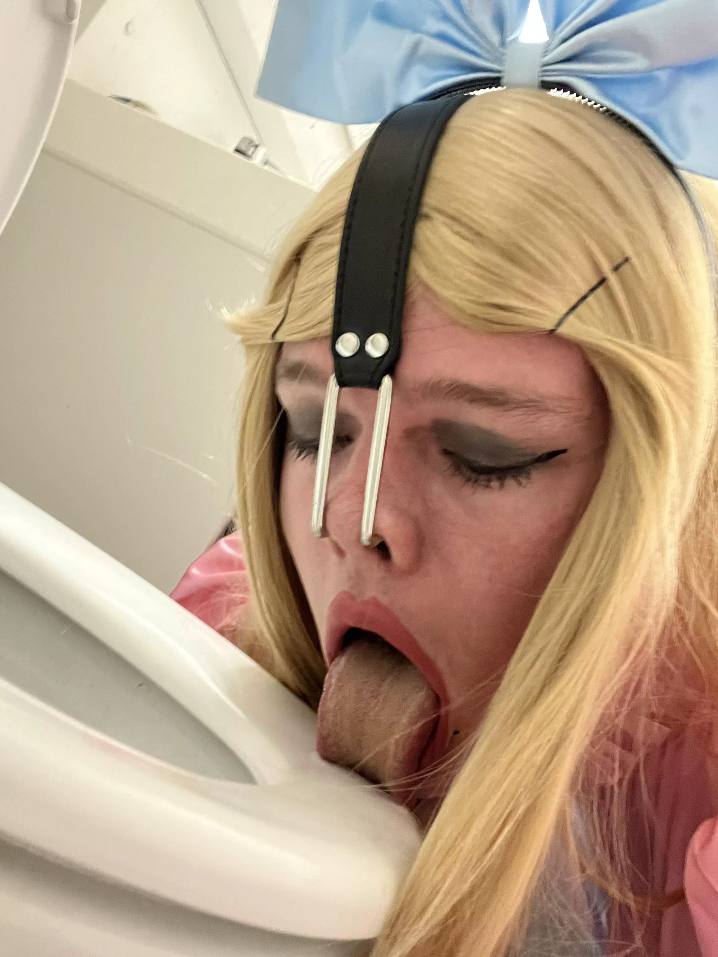 I will do anything to entertain you, as long as you promise to use everything I send to humiliate me further!!