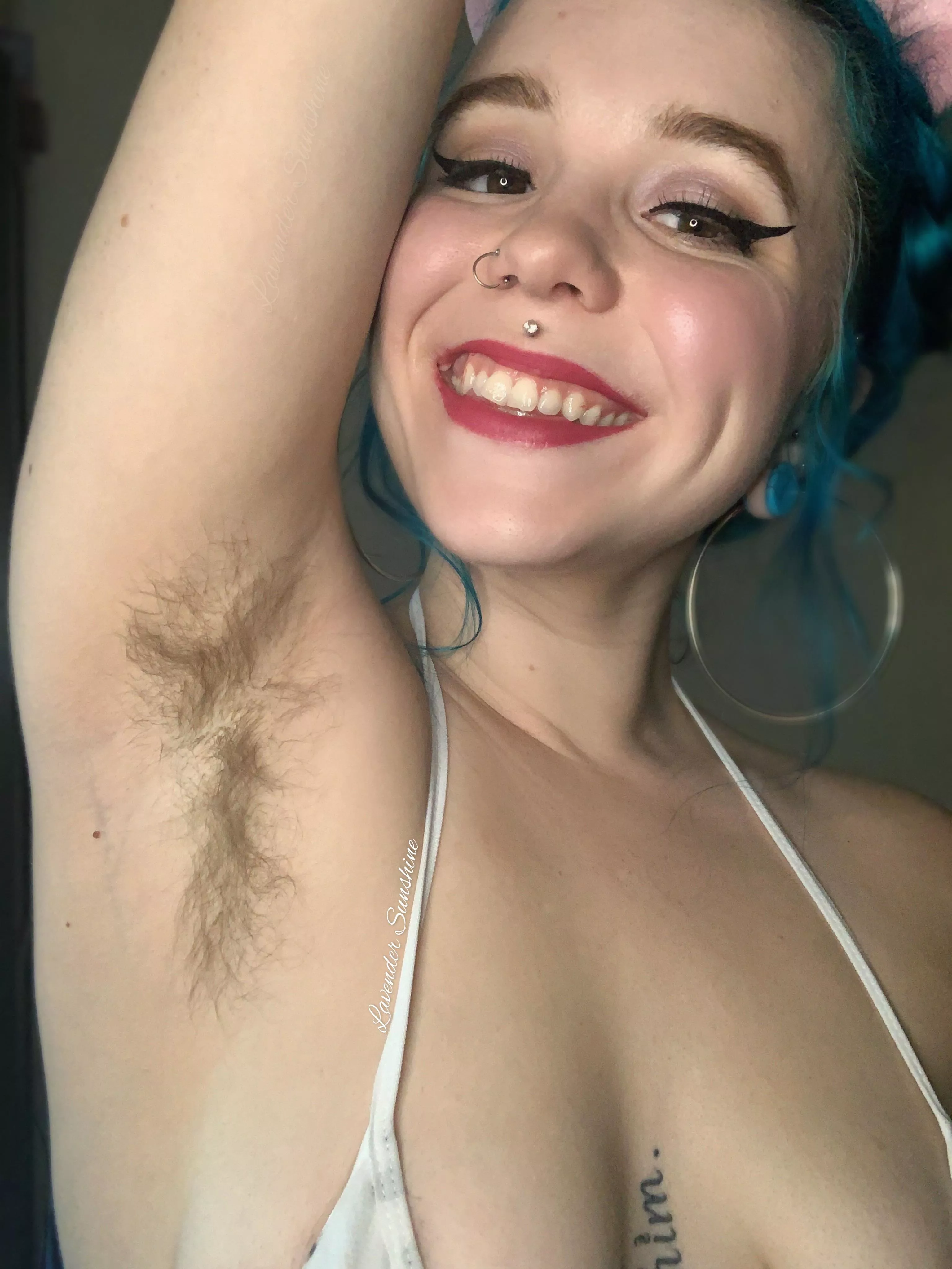 It’s an armpit worship kind of night!