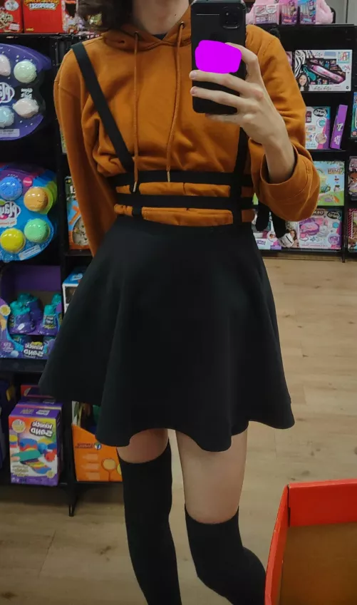 Ive been stuck in this store for 2 weeks please lemme out