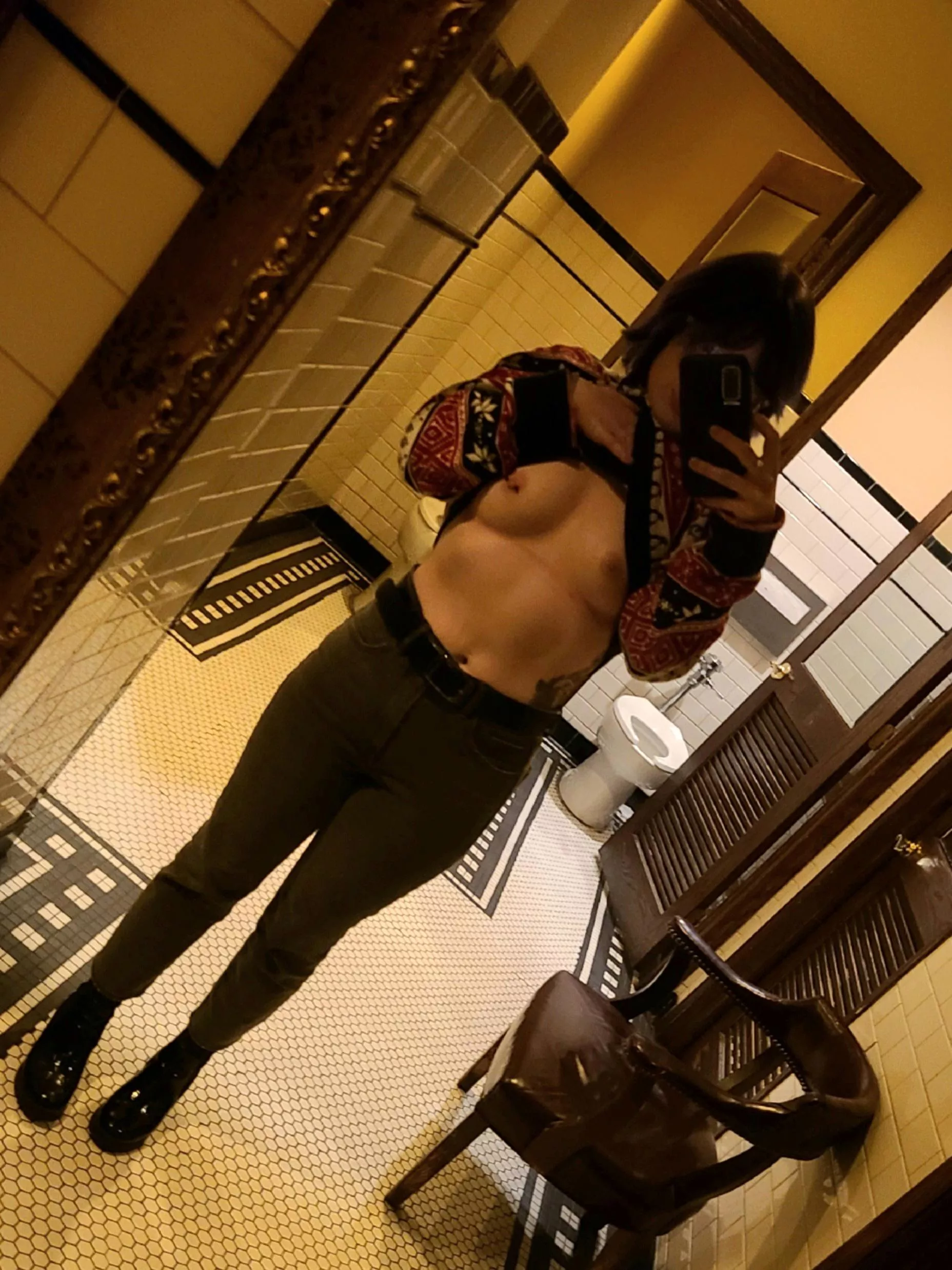 I've [f] had too much wine at this happy hour. sneak off to the bathroom with me?😘