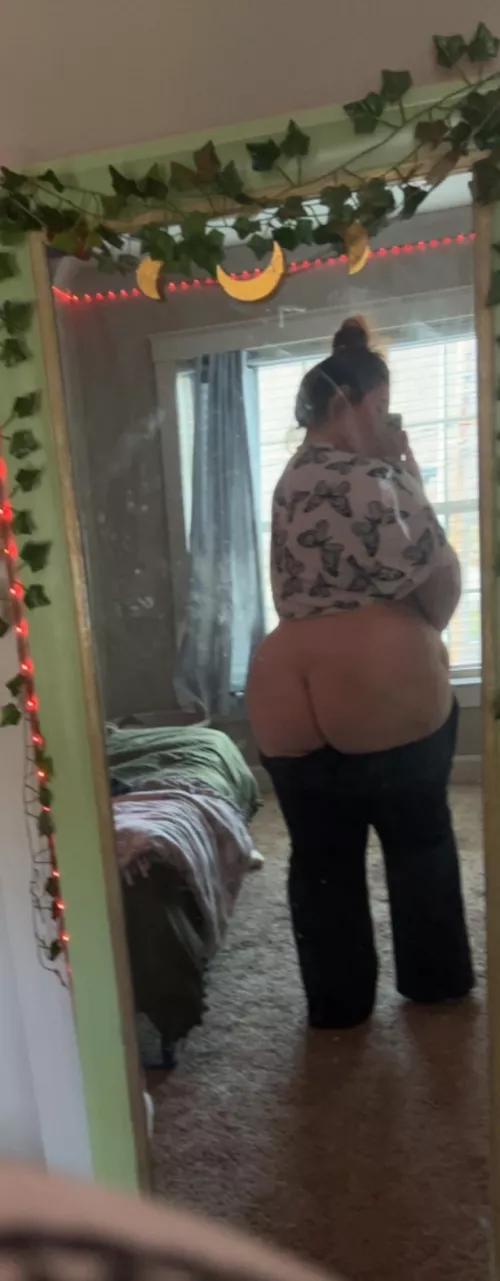 Just a lil peek 😈🥰