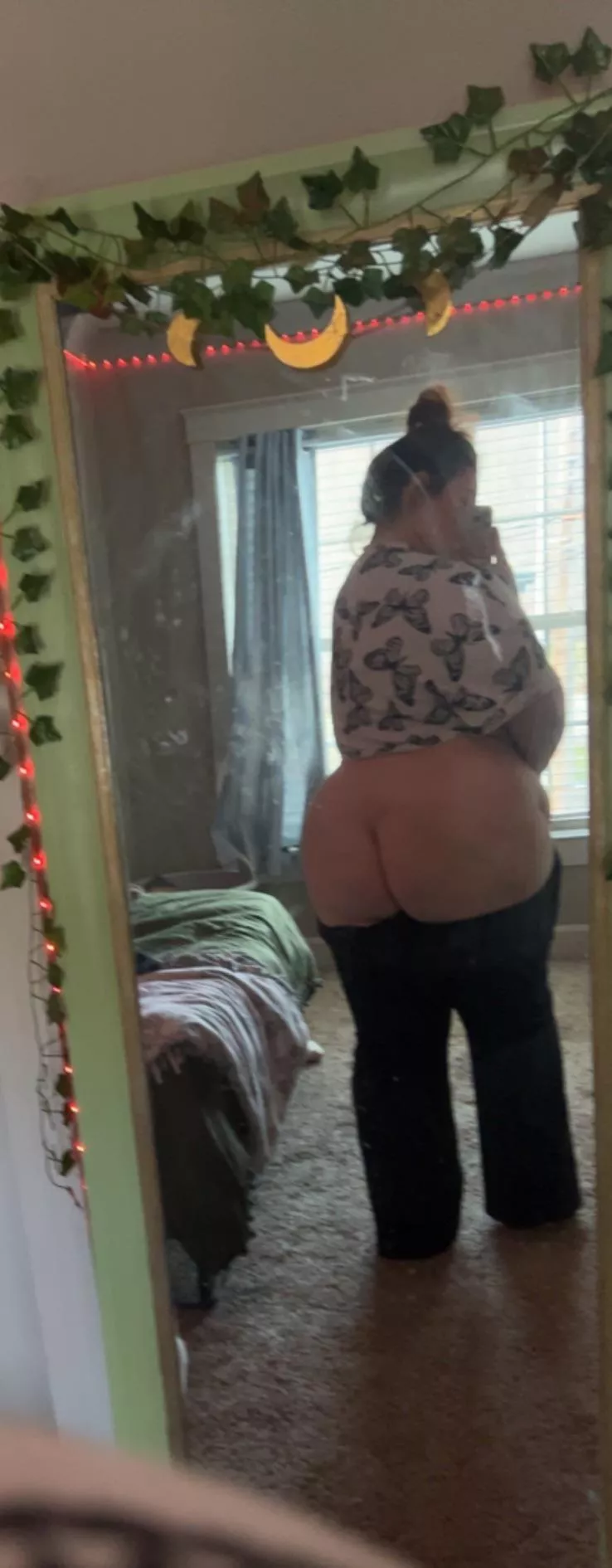 Just a lil peek 😈🥰