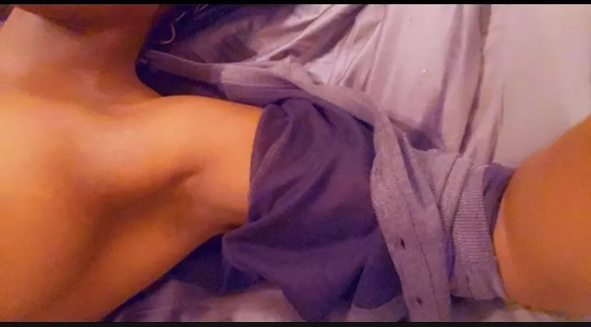 Kinda want a ler to nibble and lick my armpits. I promise I’ll laugh ;)