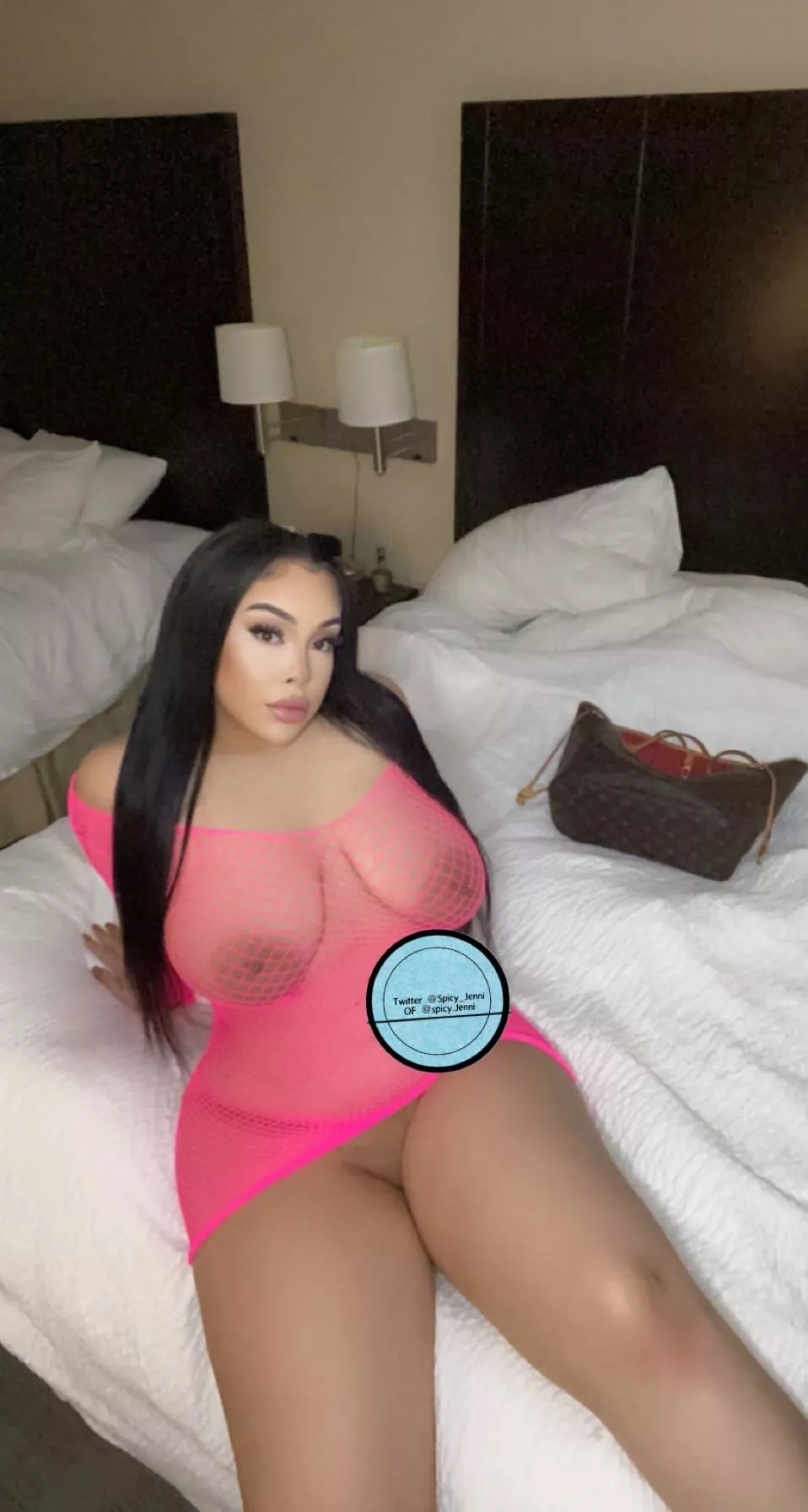 Let me strip for you daddy I’ll make u cum in a minute