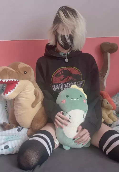 let's snuggle up and watch dino movies together~ ♡
