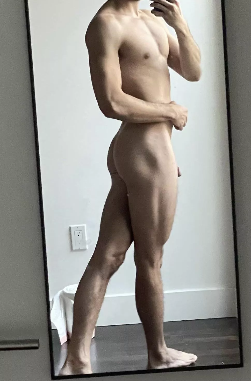 Lifeguard here. How’s my beach body? (23)