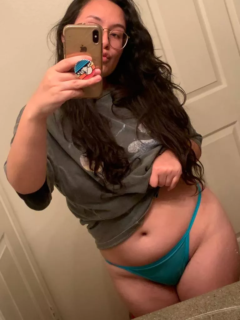 Little did you know, this cute face is hiding a nice hairy muff for you ;)