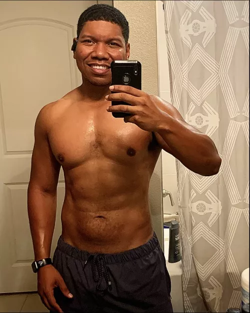 (M) Post workout glow. Hoping for more progress in the new year!