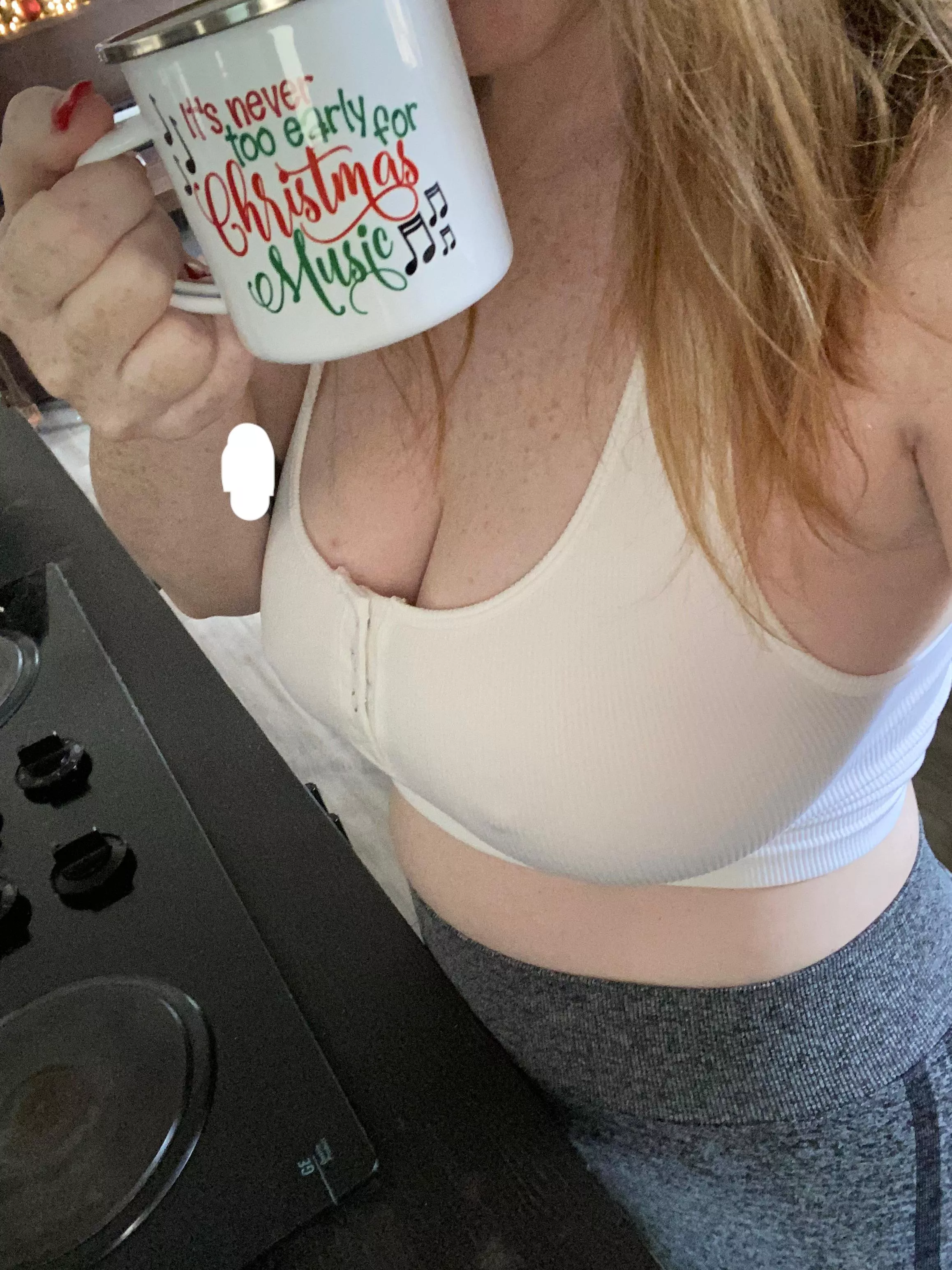 Mama has presents to wrap, lunch to cook, and laundry to do. But instead I’m posting here cause I feel like these boobs just need to be seen 😜