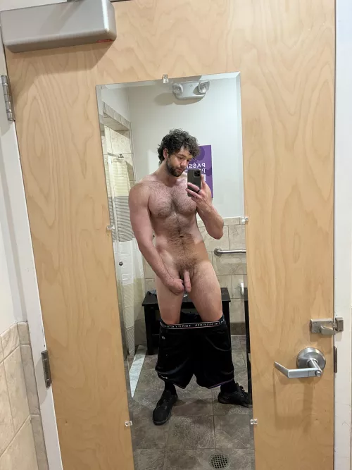 Mid workout selfie cause I’m dying of needing to be fucked