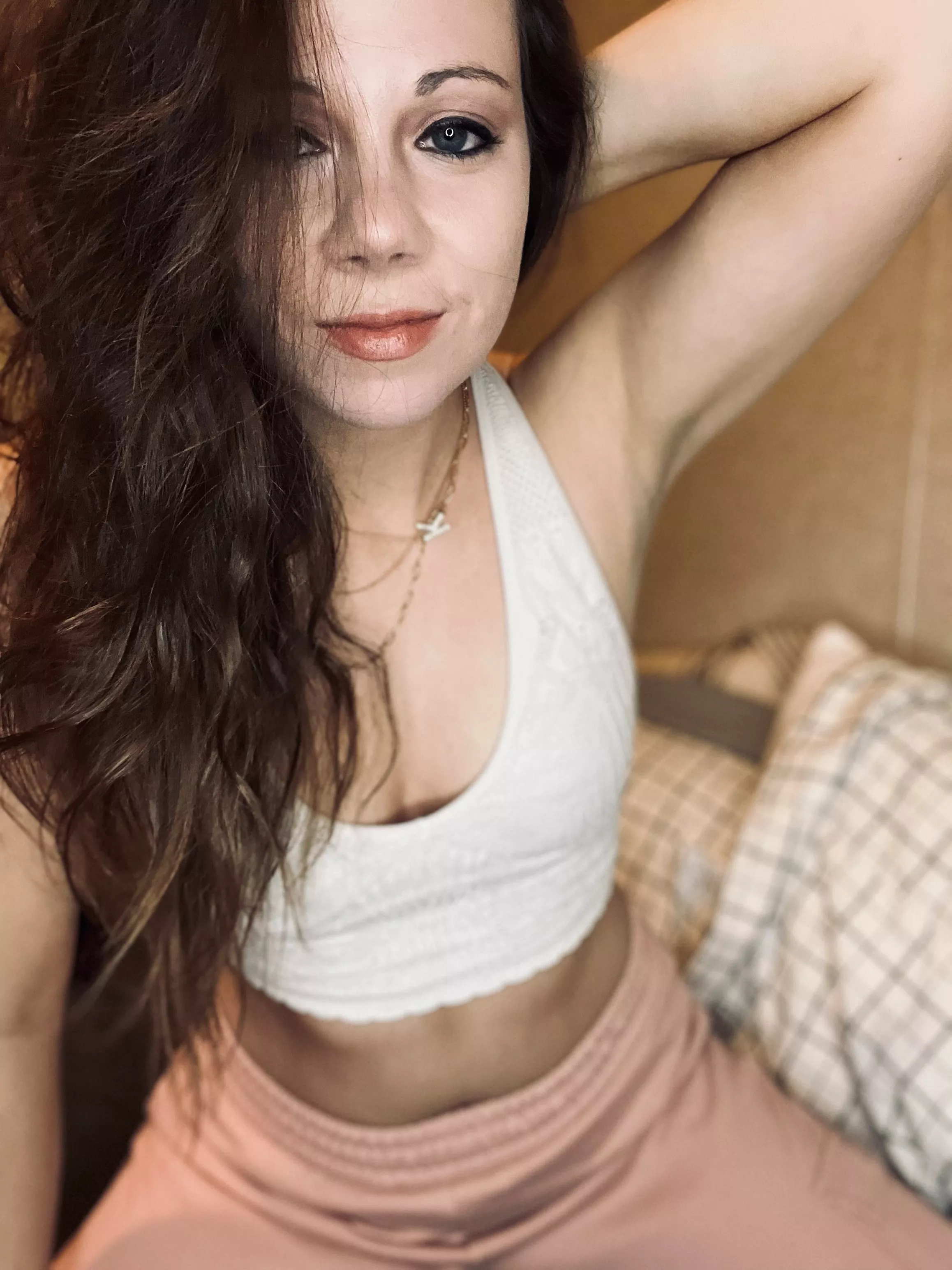 [Selling] HAPPY HOLIDAYS!!🎄🎄Just an innocent girl who's discovered a naughty side😏😉 I OFFER...CUSTOMS🎄LIVE SEXTING🖤PREMADES🎄GIRLFRIEND EXERIENCE🖤PANTIES& MORE! KIK: NovahKnight SNAPCHAT: novvahknight TEL: novahknight1005 🎄