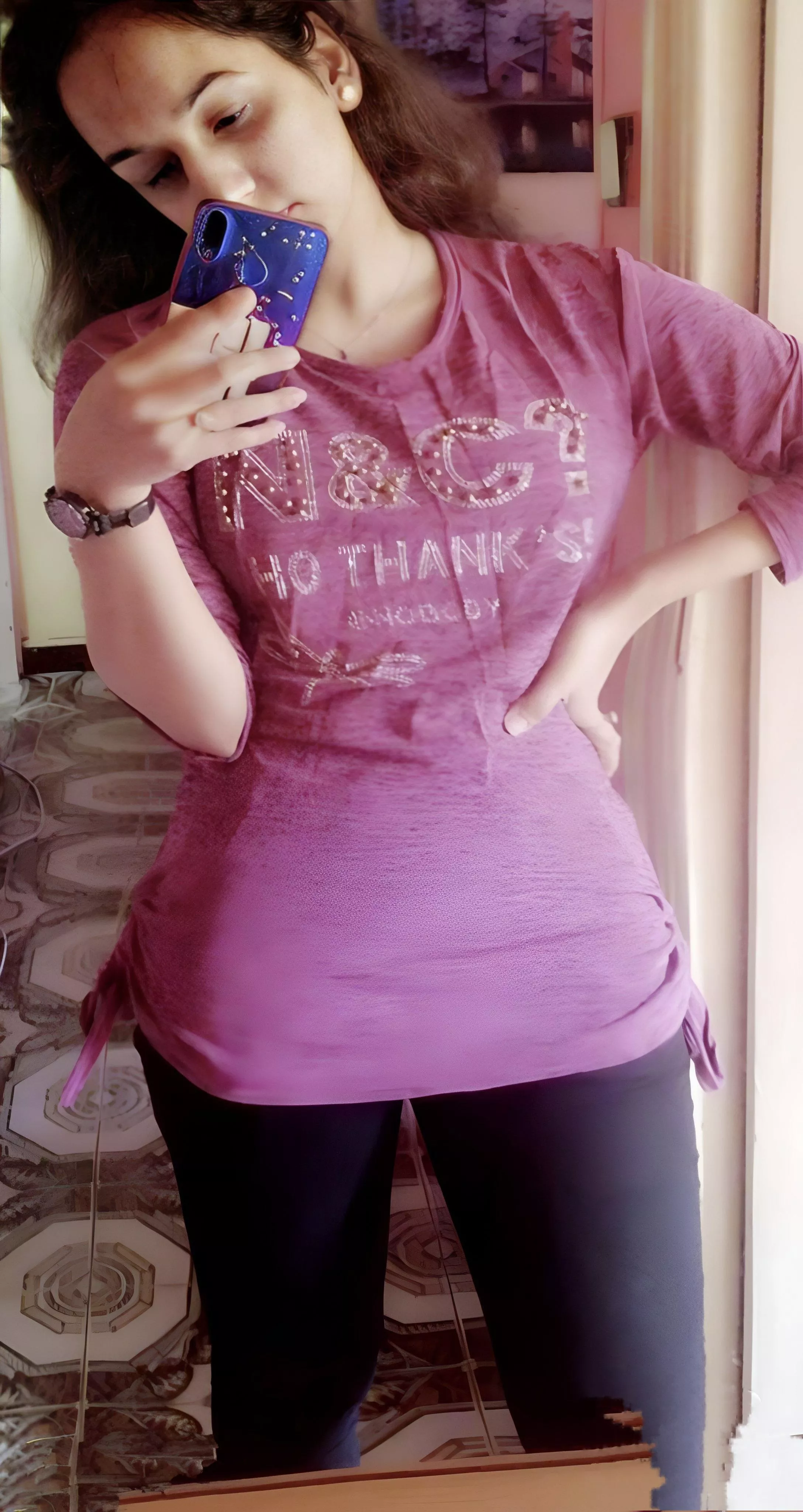 she looks sexy in mirror selfie