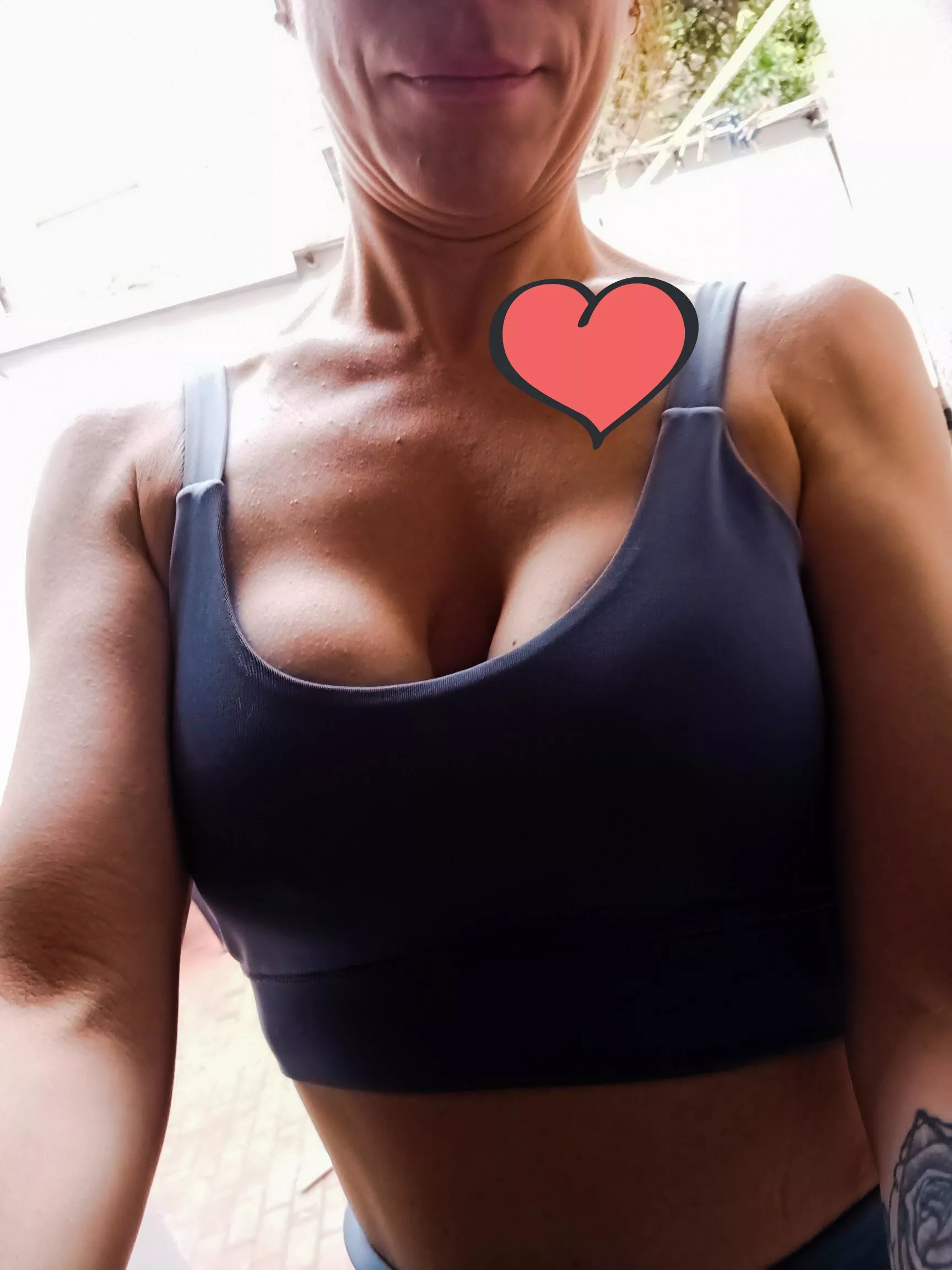 sluty latina wants to play...