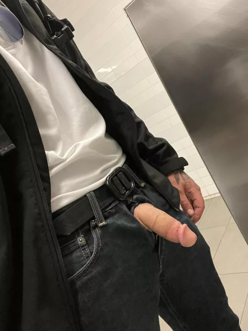 Sneaky airport bathroom selfie