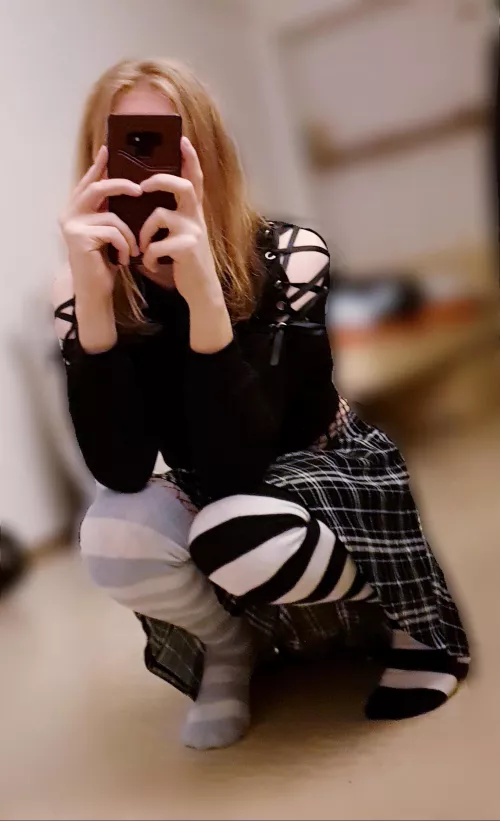 Sorry for my hair, its kinda messy °~°