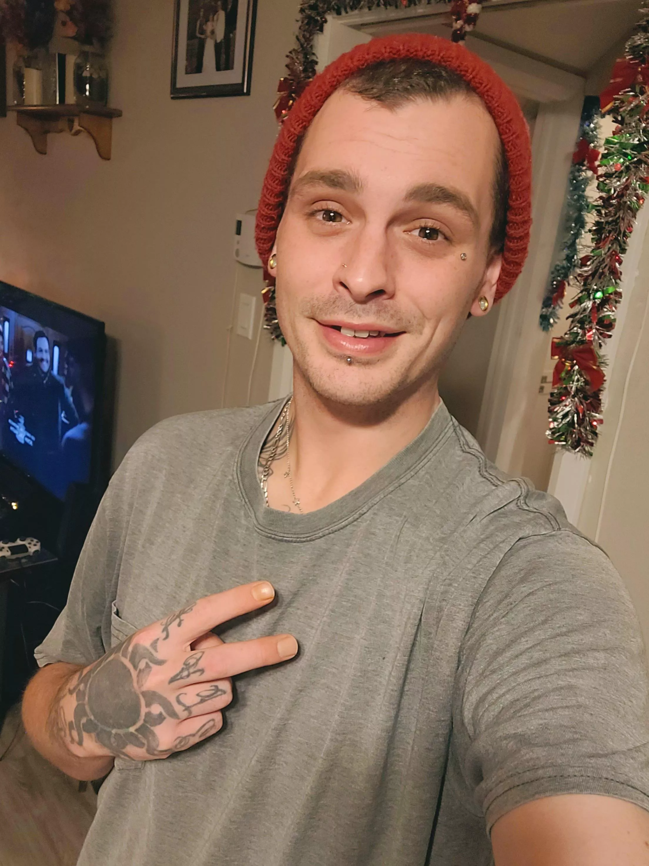 Sup guys? Christmas season has me feeling sorta cute, so, here we are haha 🎄🎅🎁