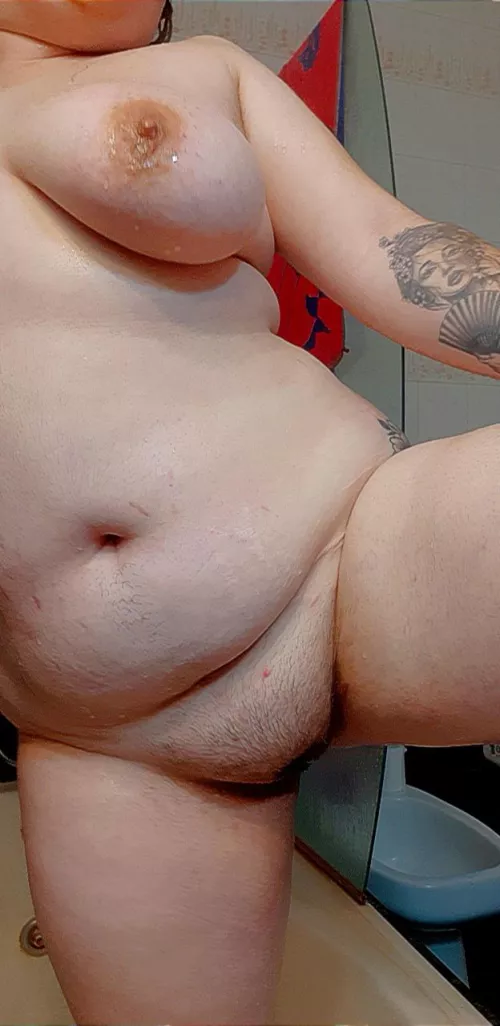 This babe is the queen of fetishes, what are you waiting for to make your fantasies come true?