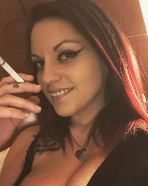 Throwback to my dark hair 💨