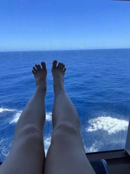 Tootsies with a view, which is your fave view 🙊🦶🏻
