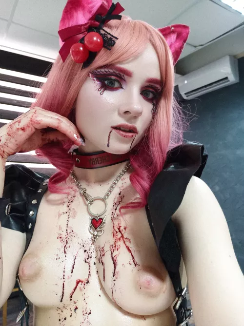 Vampire kitty wants to taste you