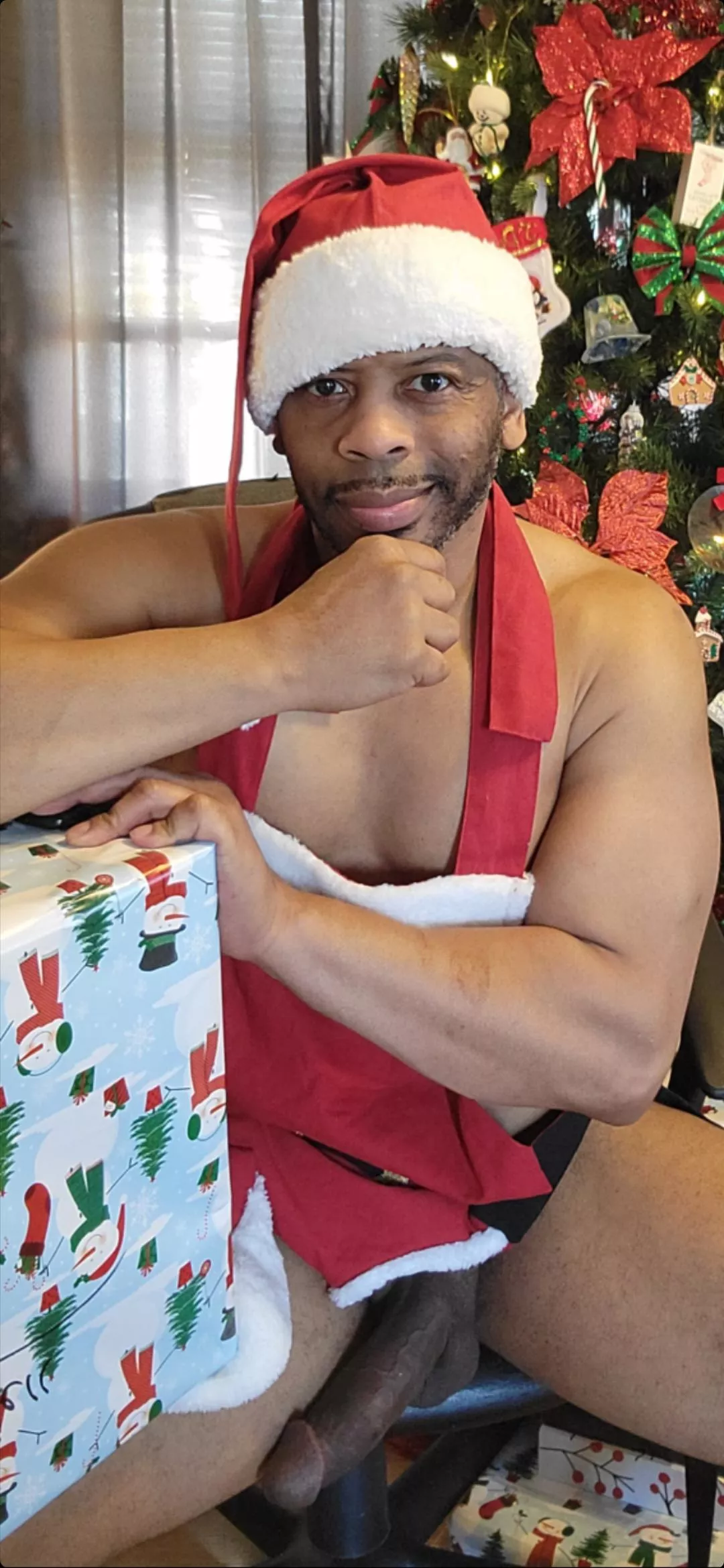 Wanna sit on Santa's lap? (50)