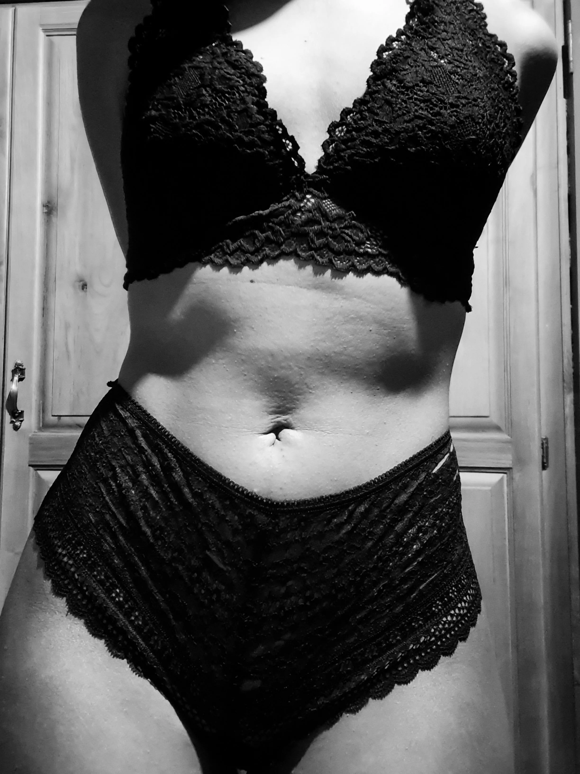 who likes my outfit? it's hugging every curve