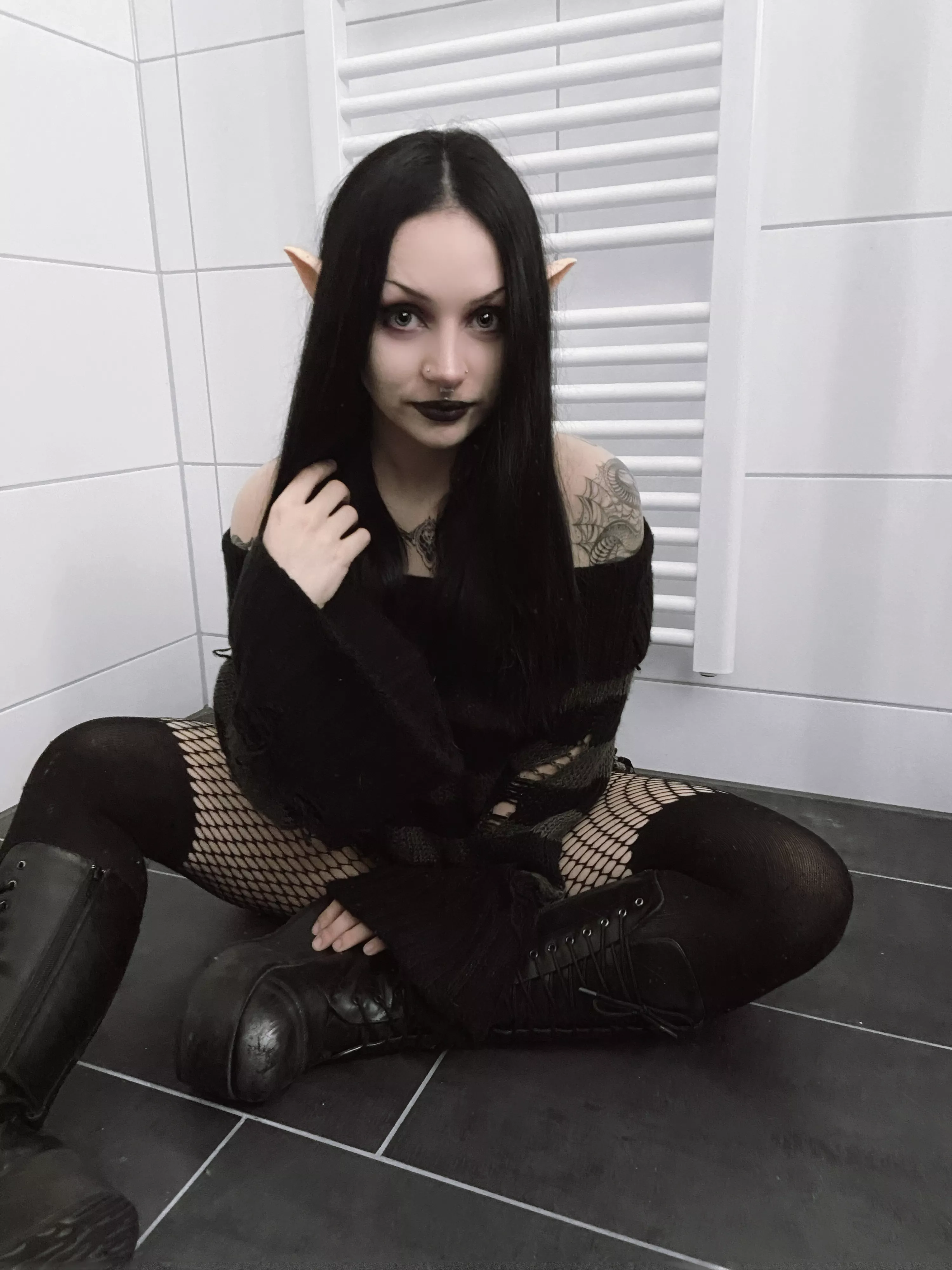 Would you wear my lipstick on your dick all day if I suck you off?