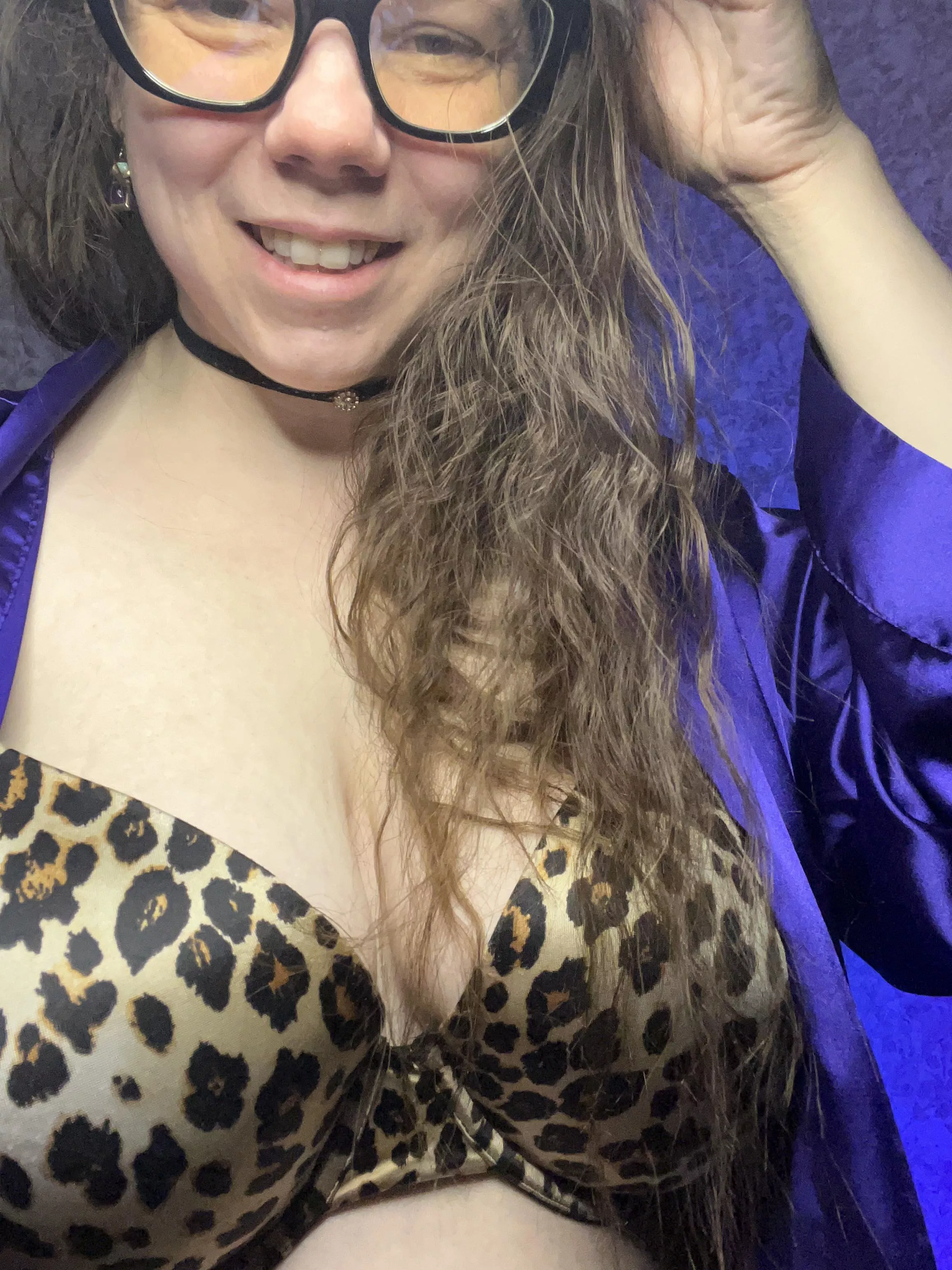 Yes, the carpet matches the drapes 😘