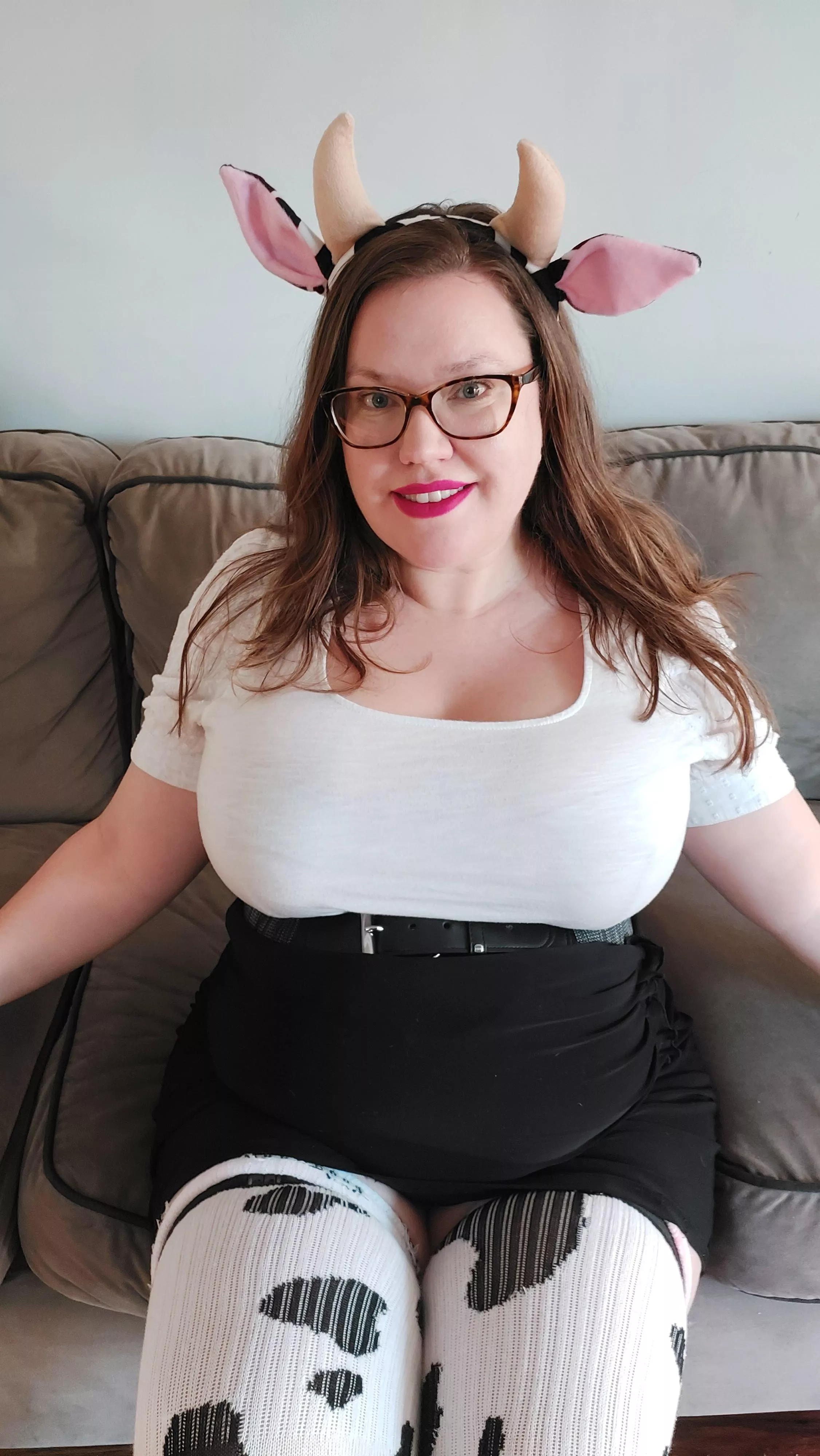 Your pretty little hucow needs to be taken to the barn for a breeding session