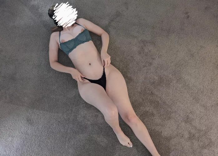 20yo pregnant Aussie girl ✨ my tits barely fit into my bras anymore 🙈