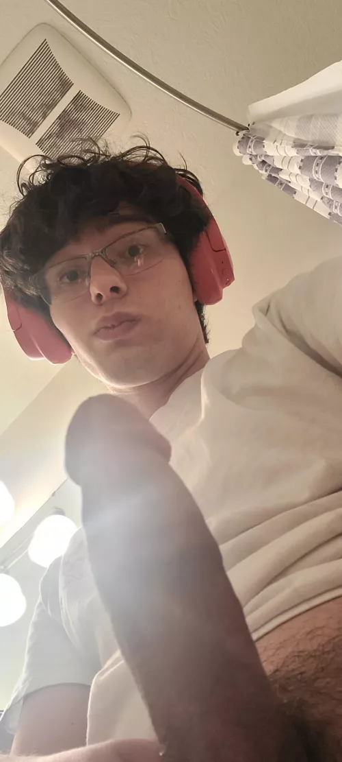 [21] both need kisses