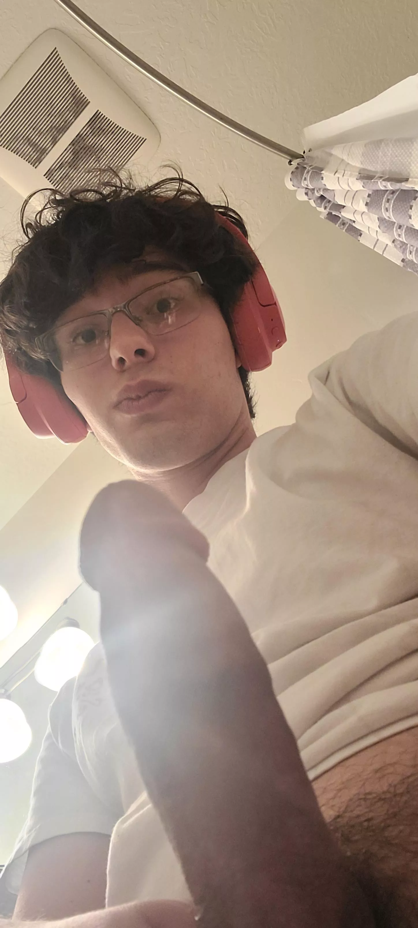 [21] both need kisses