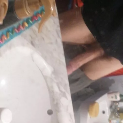 21m r&b singer with 10 inches. Looking for longterm bromance/friendship with black/Lightskin man