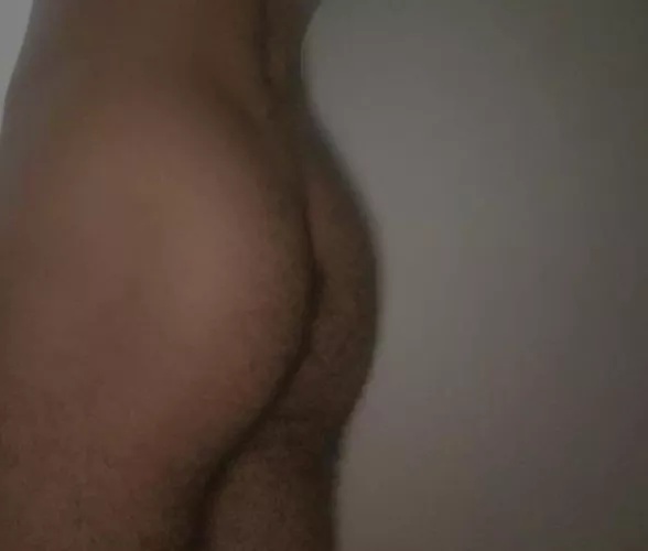 25 egyptian! who wants a good blow in cairo ? Dm