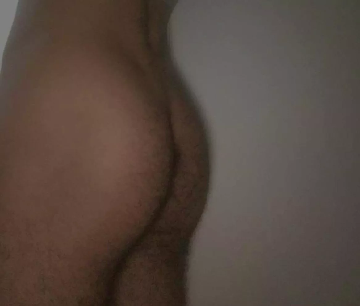 25 egyptian! who wants a good blow in cairo ? Dm