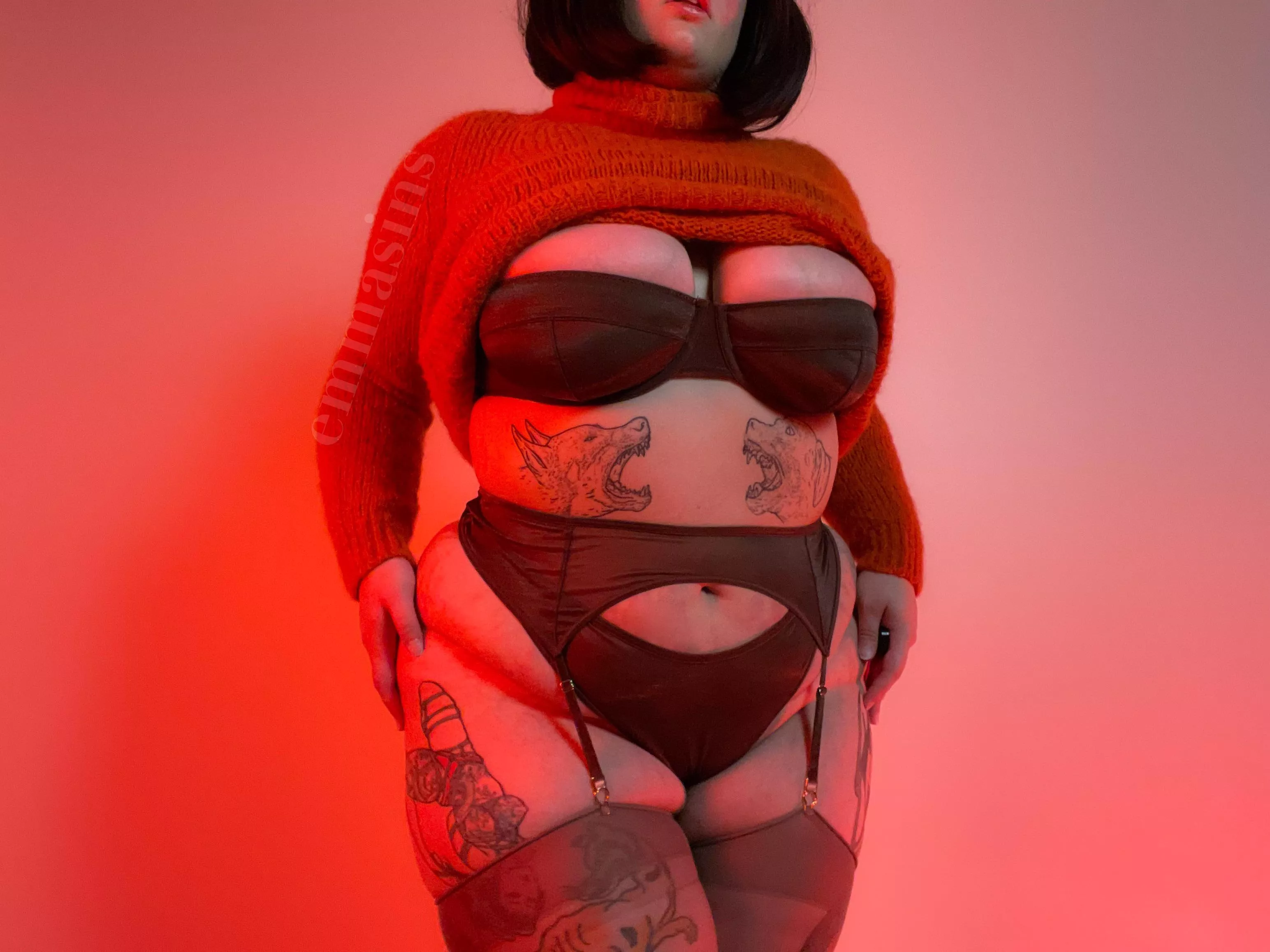 a vintage take on velma dinkley 🧡❤️ cosplay by u/emmasins_