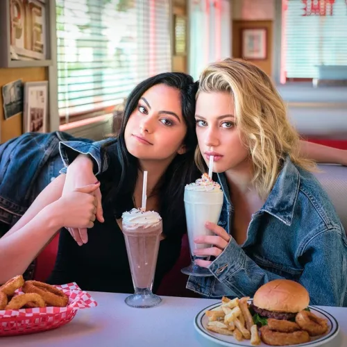 Camila Mendes & Lili Reinhart