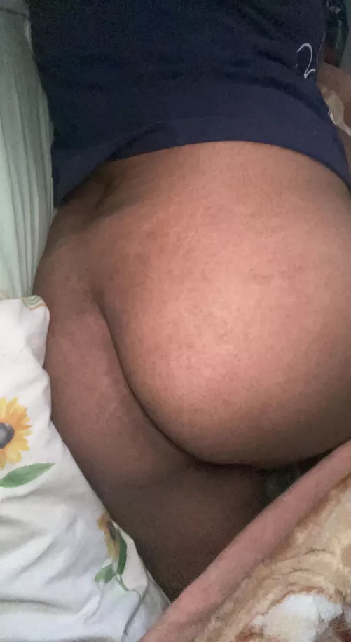 Chubby girls also have big round bums 🍑 [F]