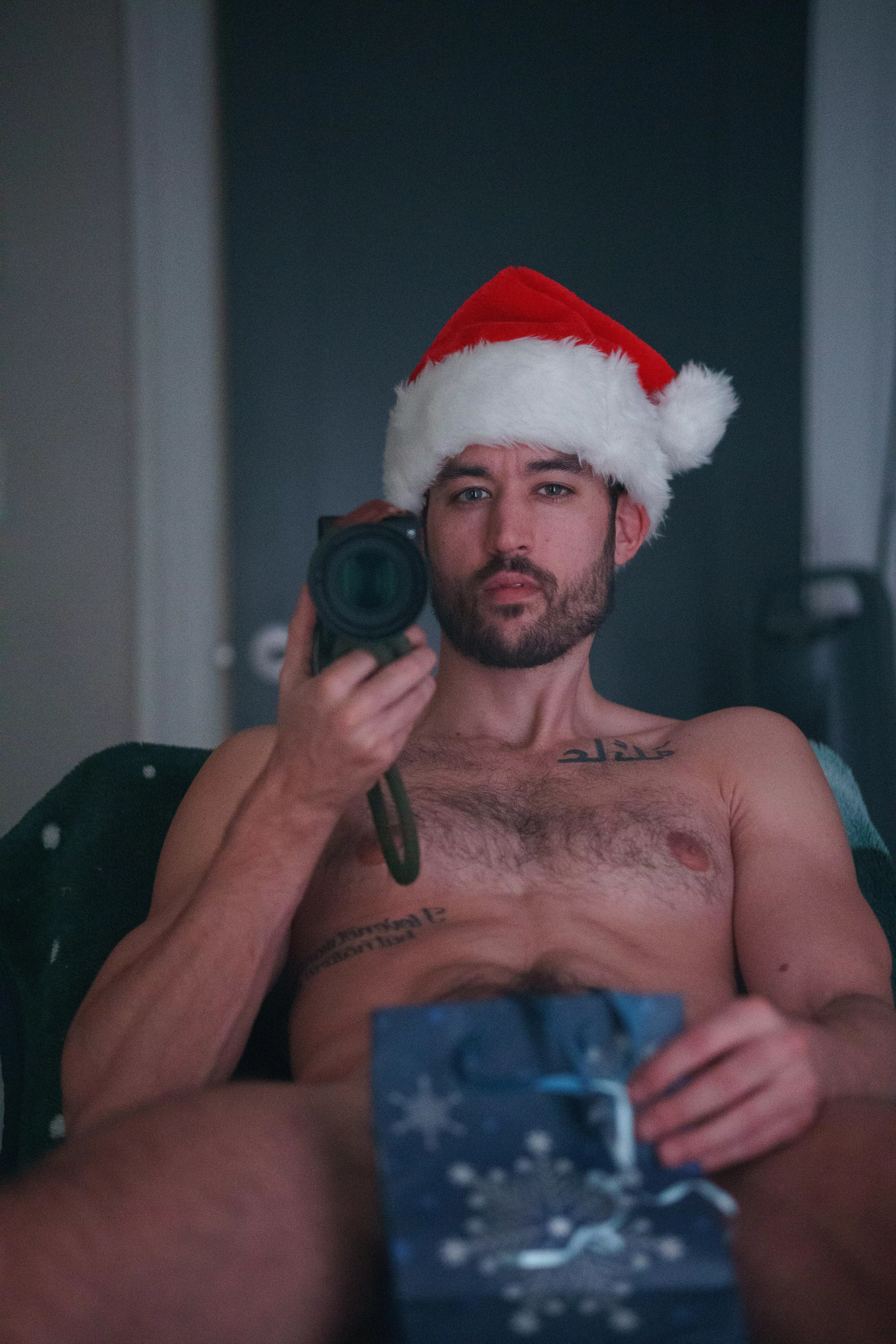 Come unwrap your gift 😈…