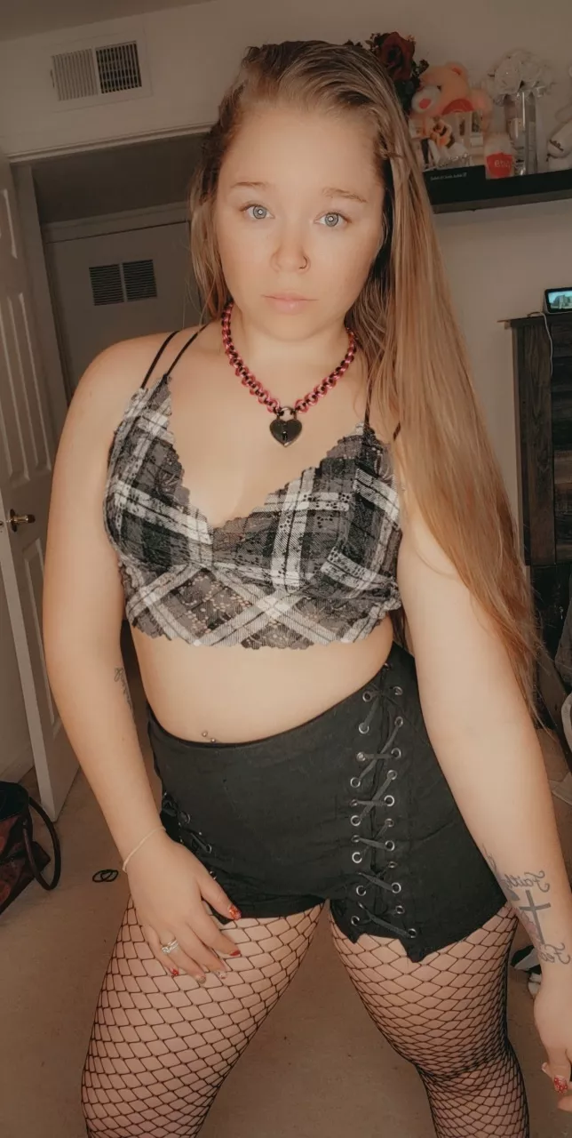 did someone ask for an alt girl for christmas [F27]