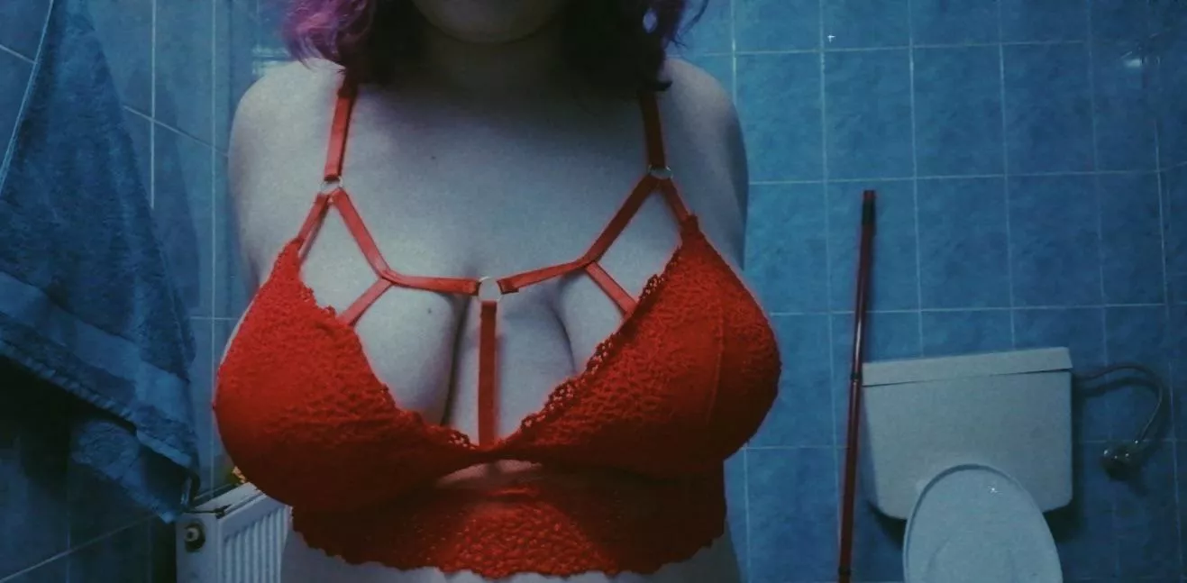 do you like my chest? im 18yo🥹