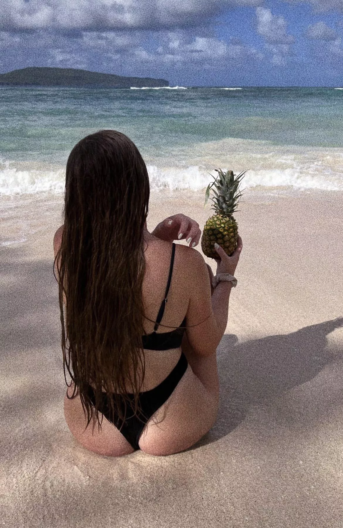 do you like pineapples or peaches more? 🍍🍑