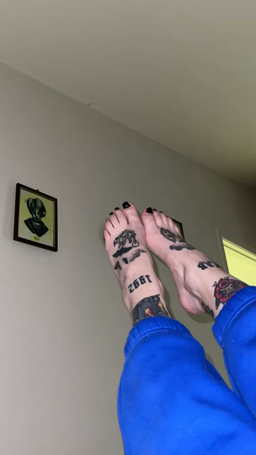 Do you like tattooed feet? 😊