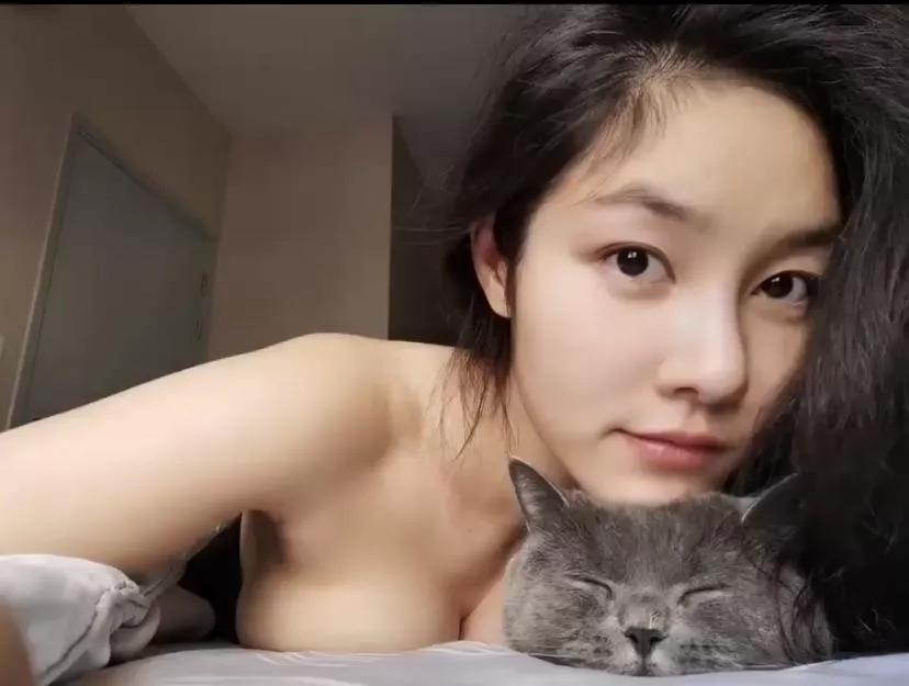 Does anyone know her information?