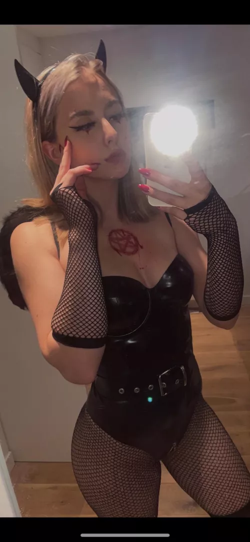 [domme] Goddess is ready to make you submit😈🖤